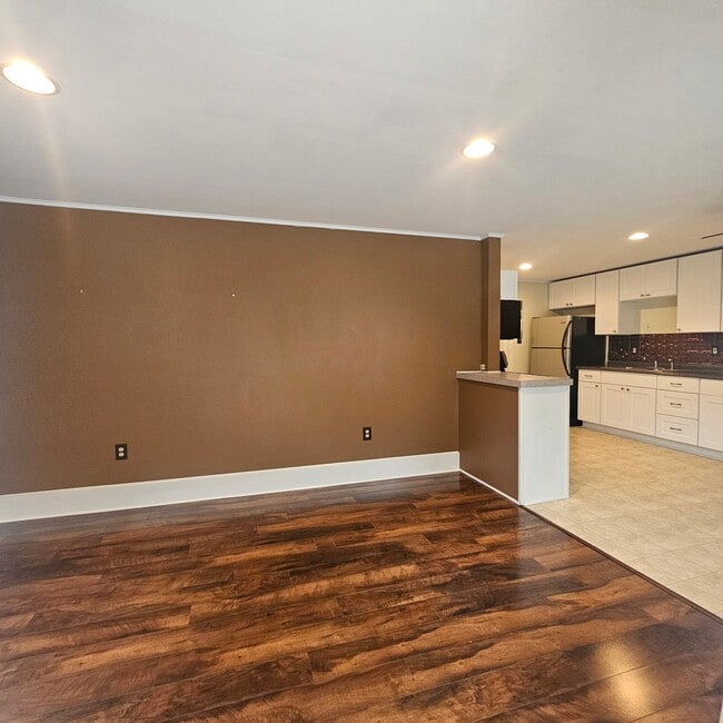 114 W Main St