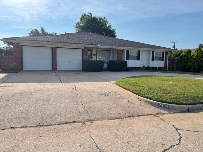 Beautiful 5 bed 2 bath in Moore! Updates t... - Beautiful 5 bed 2 bath in Moore! Updates t... Casa