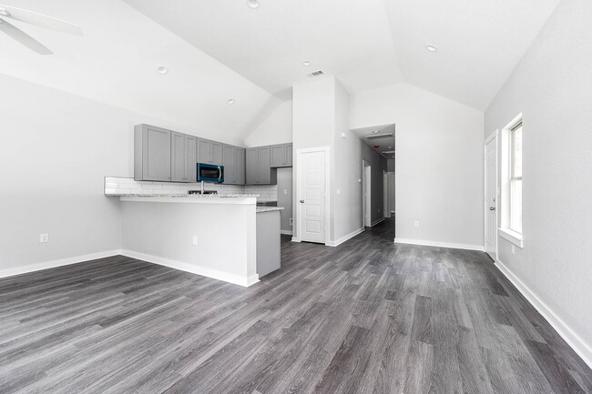 Photo - 16977 Glenheath St