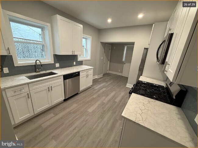 Photo - 1931 Montrose St