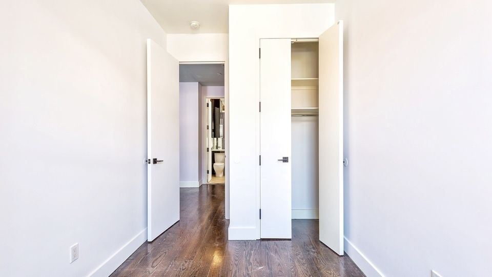 Photo - 854 Greene Ave Unidad 4A