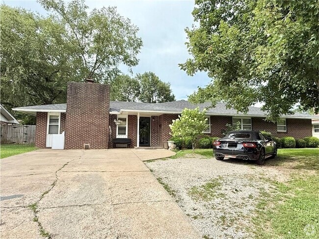 Building Photo - 1816 Ross Ave Rental