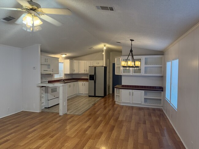 Building Photo - 4222 Live Oak Ln