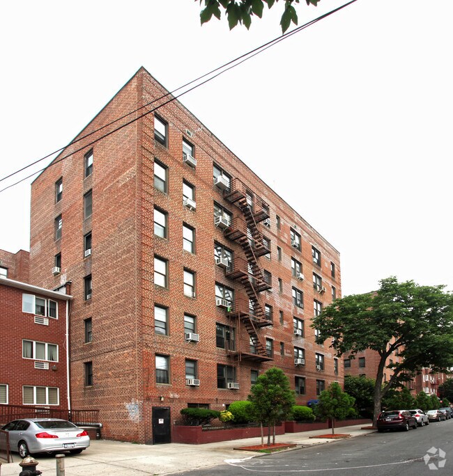 Primary Photo - 1840 E 13th St