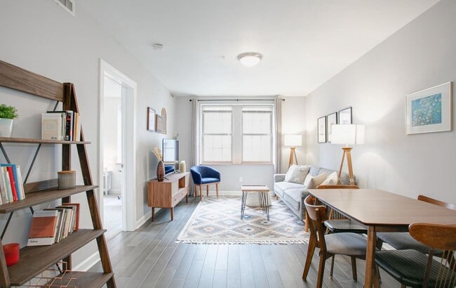 Building Photo - Fantastic 1 BR/1BTH in Columbia Heights, just 3 blocks from Metro Station! Unit 207