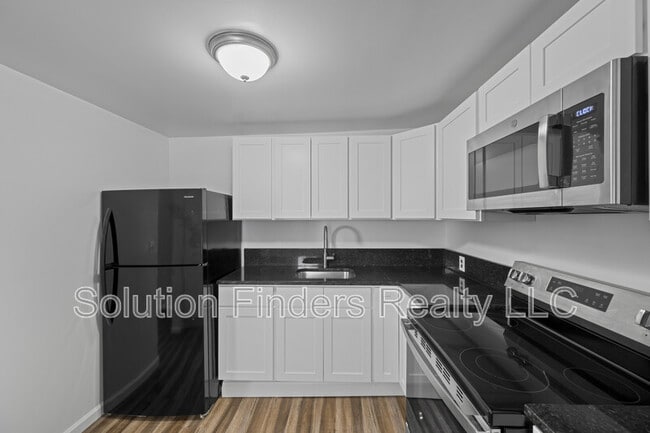 Photo - 42 N Main St