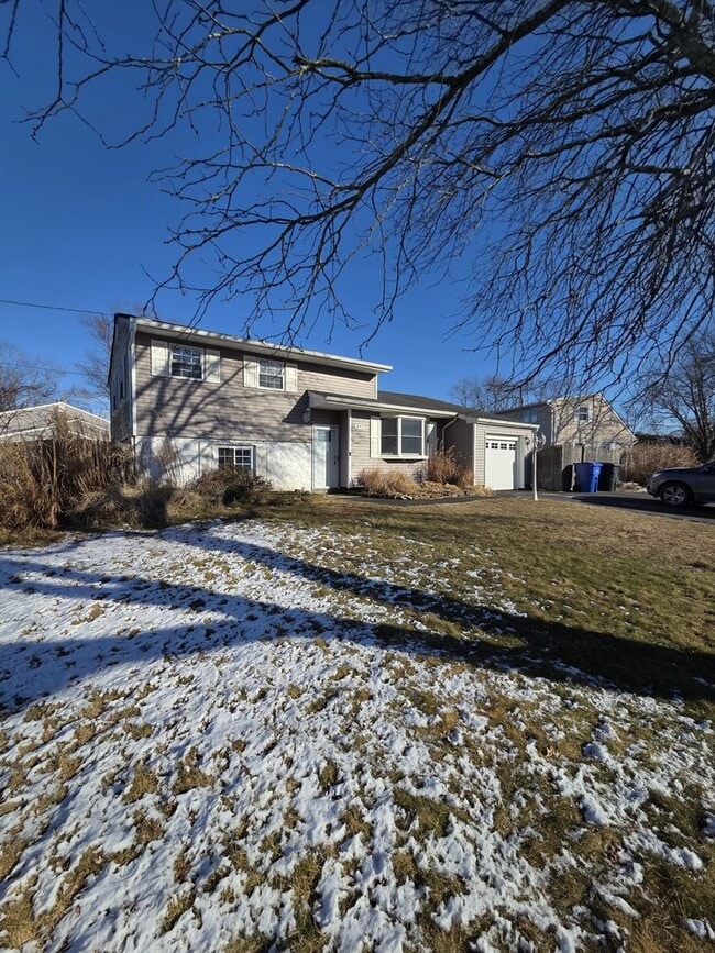 Photo - 895 Salem Dr