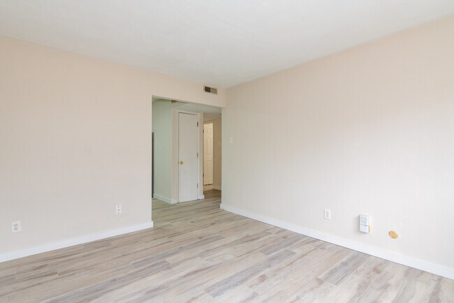 Photo - Forest Creek Apartments