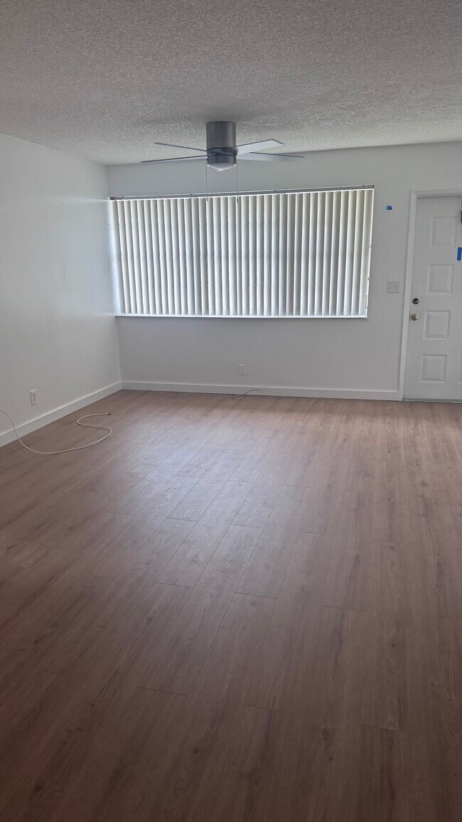 Building Photo - 9952 Twin Lakes Dr Unit 9952 Rental