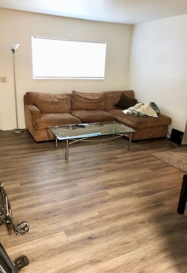 Photo - 519 W 6th St
