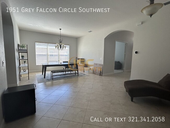 Photo - 1951 Grey Falcon Cir SW