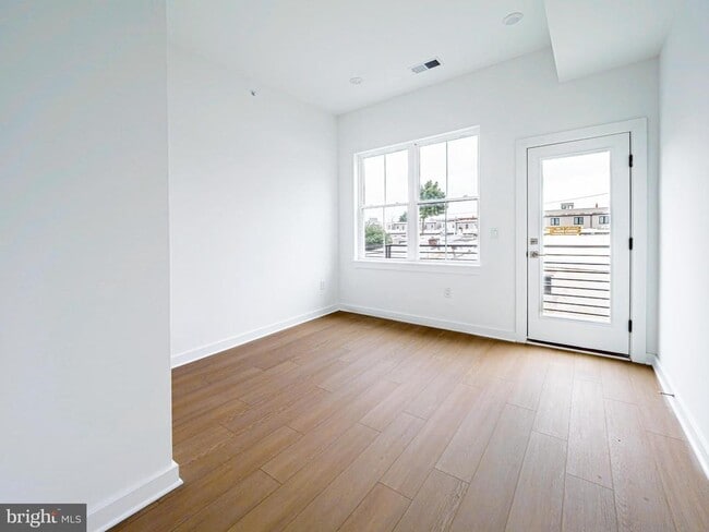 Photo - 2403 W Thompson St Unidad 8