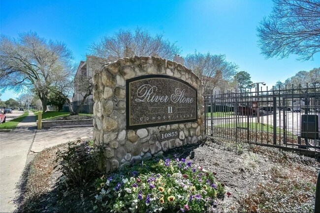 Building Photo - 10855 Meadowglen Ln Unit 1009