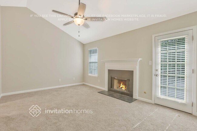 352 The Gables Dr