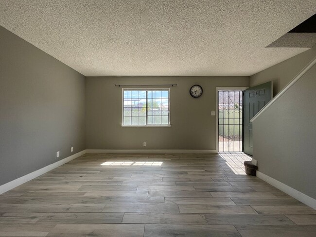 Photo - 2 BED 2 BATH TOWNHOUSE NEAR LAKE MEAD AND ...