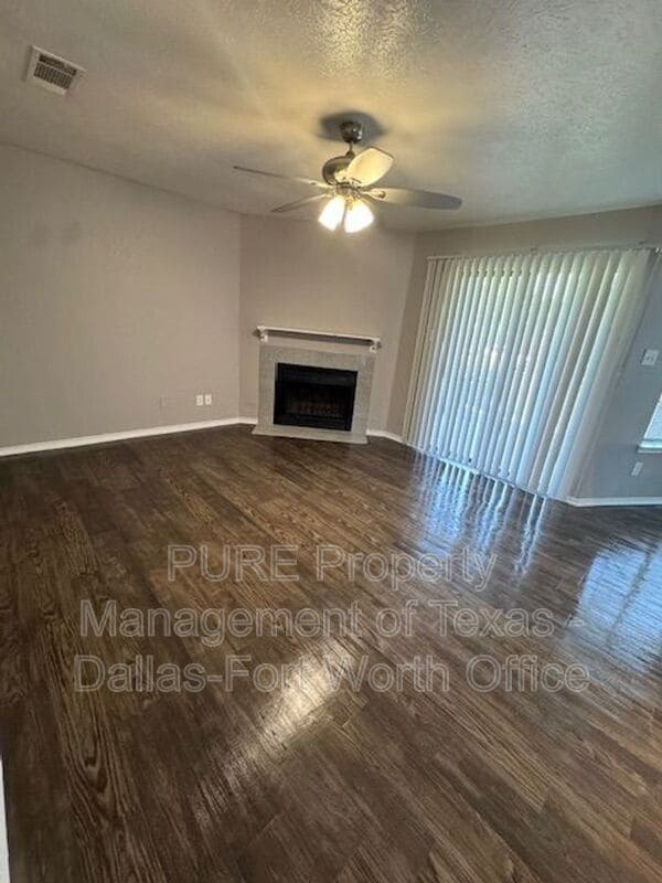 Photo - 814 Castleglen Dr House