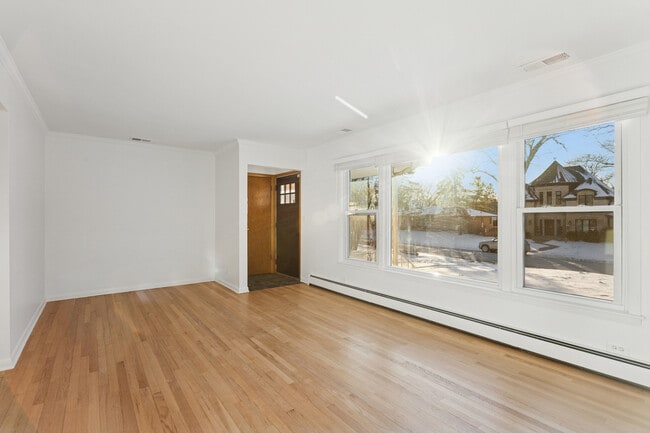 Photo - 645 Justina St