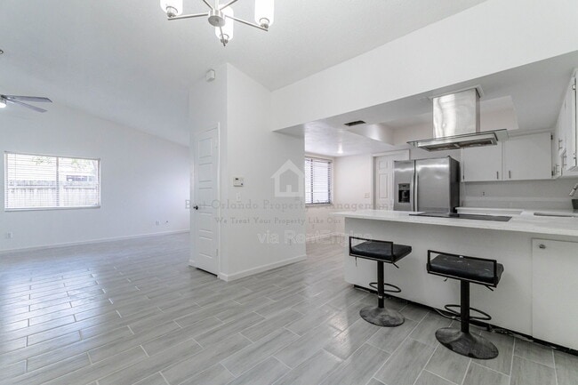 Photo - 911 Robinhood Ct