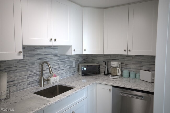 Photo - 58 N Collier Blvd Unidad 1103