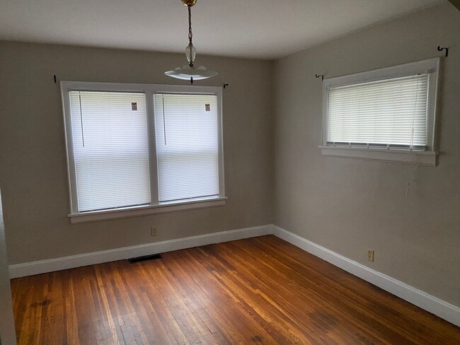 Photo - 3 Bedroom 1 Bathroom Single Family Home, N...