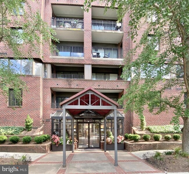 Building Photo - 1600 Prince St Unit 605