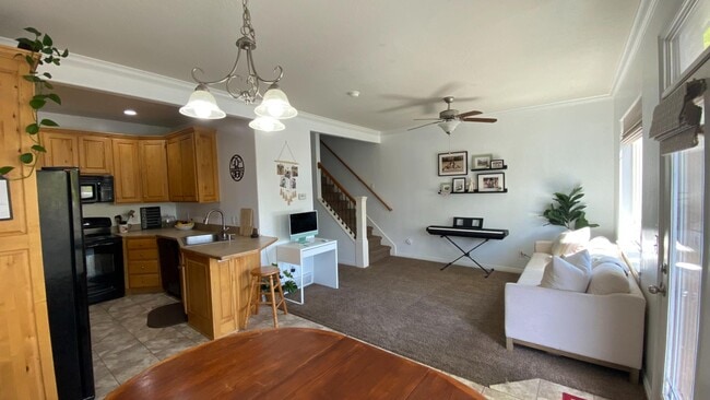 Building Photo - 636 E 60 S Rental