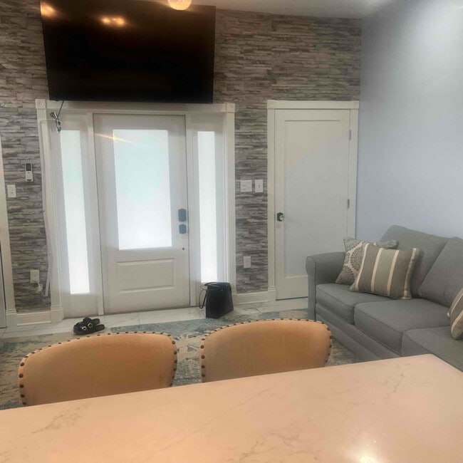 Photo - 307 E Gonzalez St