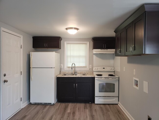 Photo - 823 McNeil St