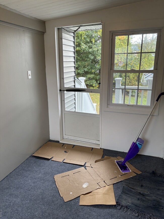 Building Photo - 72 Hoover St Unit #2 2nd floor