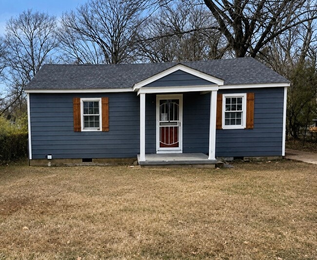 Building Photo - Newly Renovated 2 Bedroom / 1 Bathroom Home Available Now!