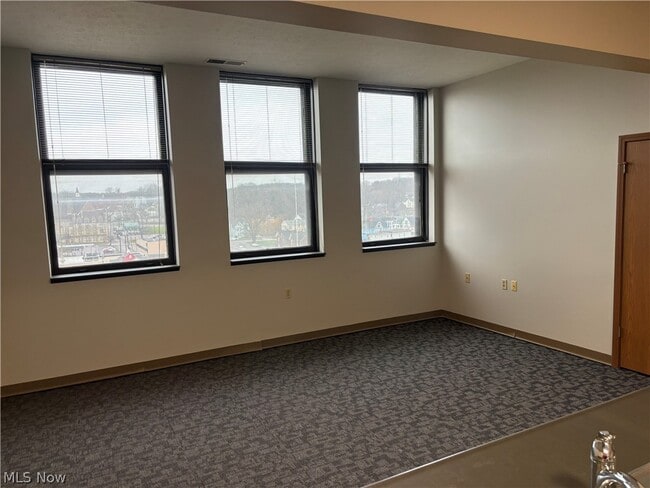 Photo - 59 Lincoln Way E Unidad 702