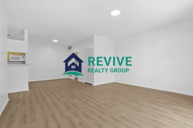 Photo - 15715 Parkway Ln