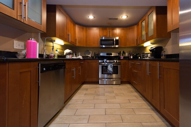 Building Photo - 19 St Lukes Rd Unit B