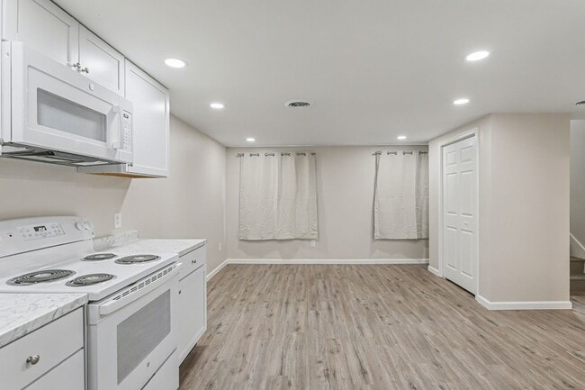 Photo - 100 Old York Rd Unit 100 Old York Rd. D