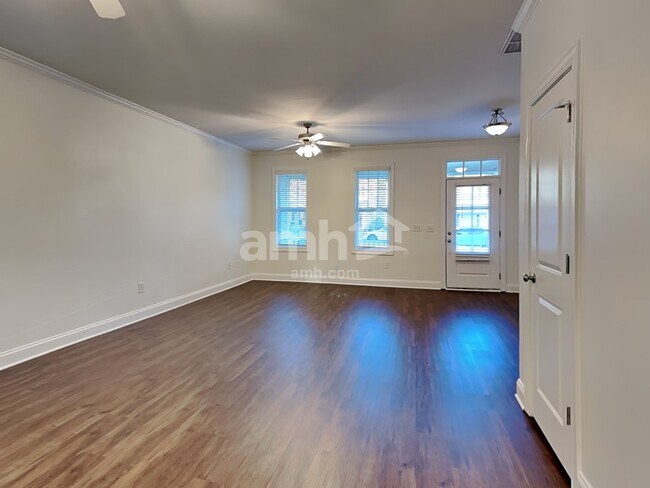 Photo - 107 Windy Creek Ln