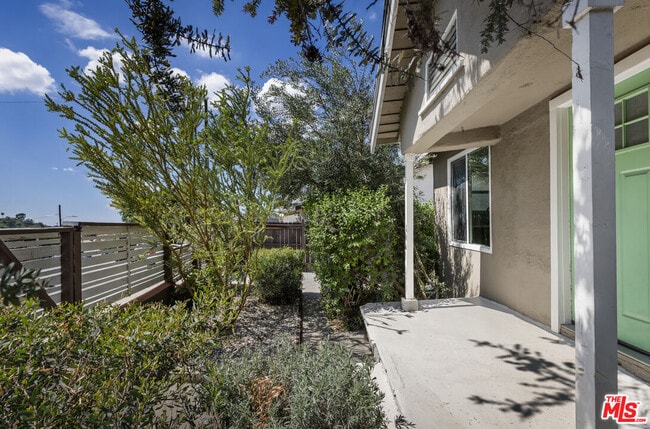 Photo - 1562 Attridge Ave