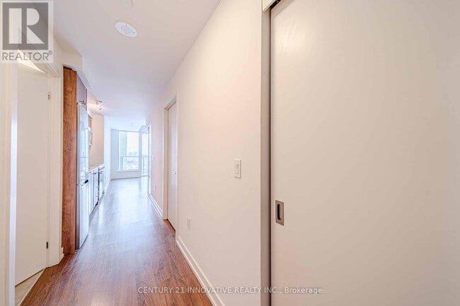 Photo - 15 Wellington St S Unit 1005