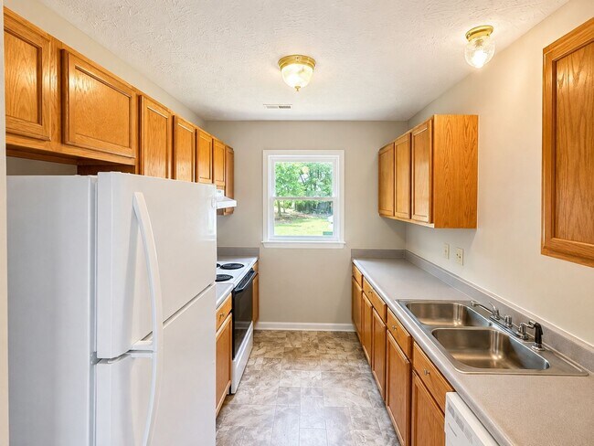 Photo - 633 Winthrop Ct