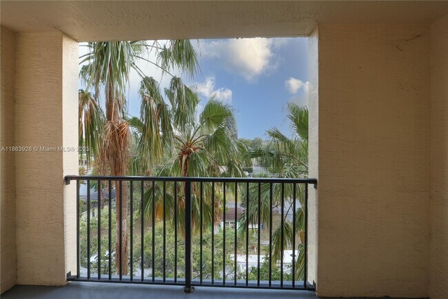 Photo - 520 SE 5 Ave Unidad 1408
