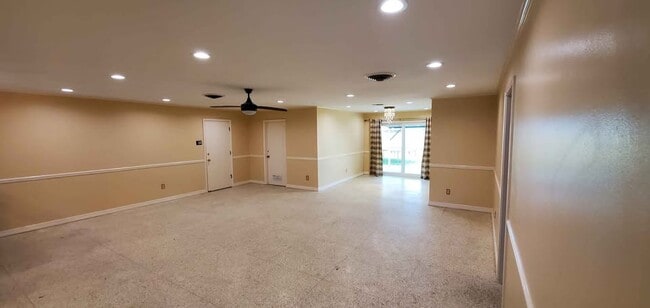 Photo - 4505 Laplace St