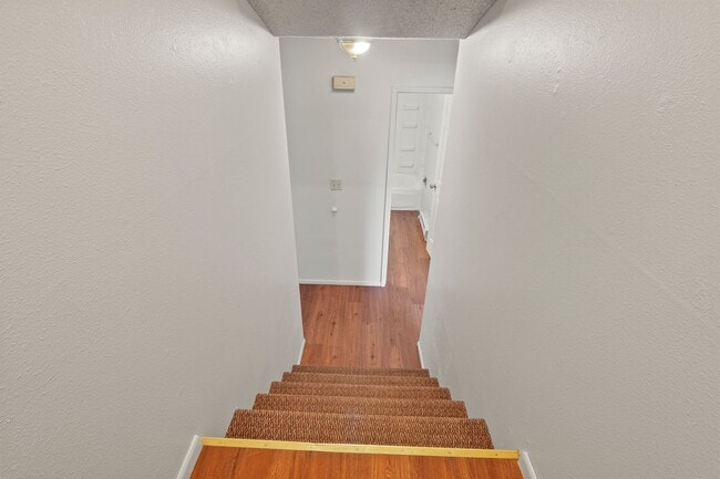Photo - 510 W 1st St