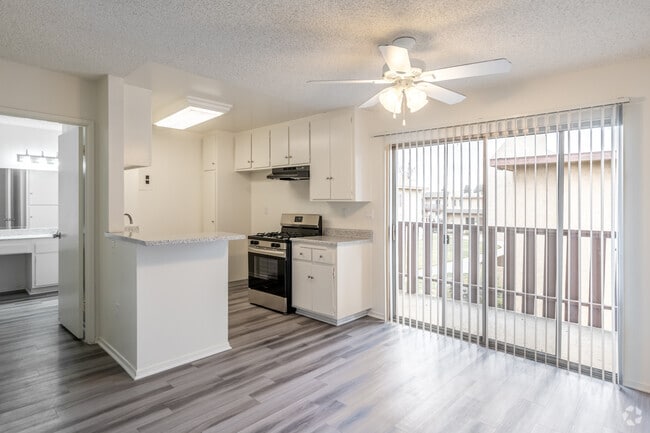 1BR, 1BA - 685SF - Dining Room
