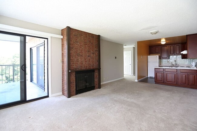 Photo - OPEN HOUSE: Thursday (4/23) 6:00pm-6:45pm. Contemporary, top floor 1BR/1BA in the Forest Knolls d...