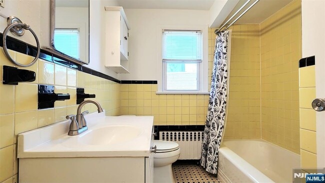 Photo - 409 Market St