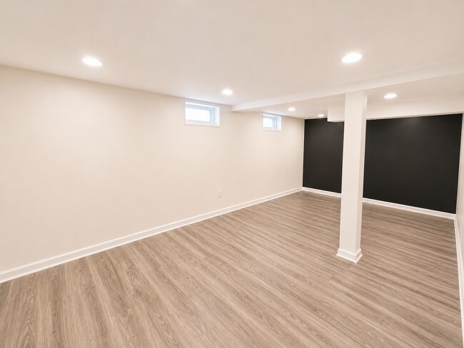 Photo - Huge Renovated 3 Bedroom house in hikespoint!