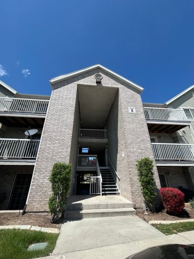 Building Photo - Lau Unit 3 Rental
