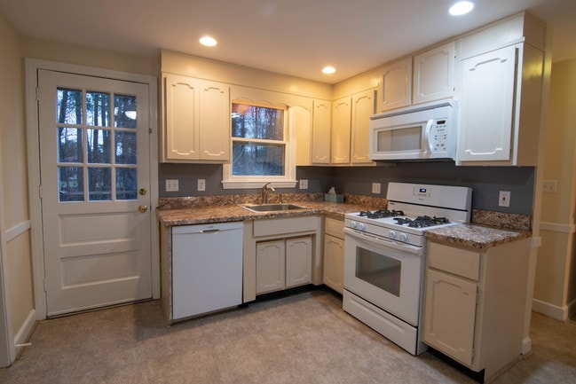 Kitchen - 221 School St Unit L