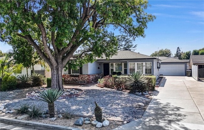 Photo - 2451 Graydon Ave