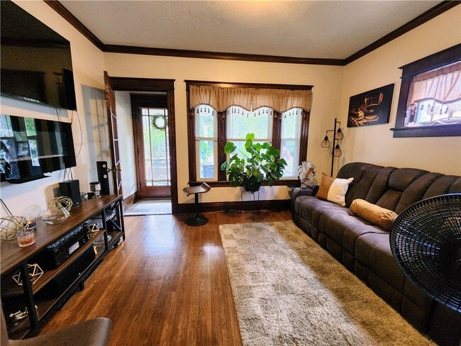 Photo - 674 Parsells Ave