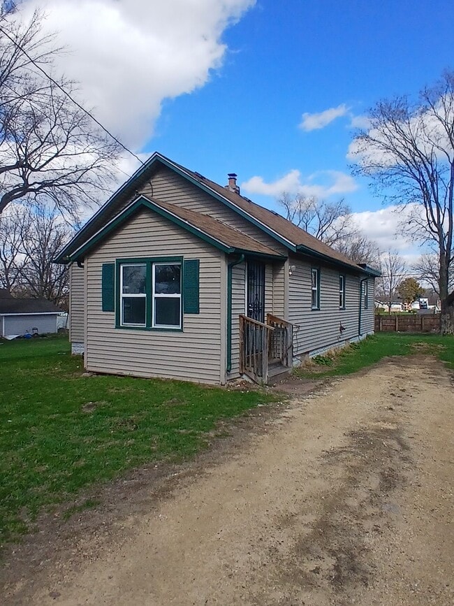 Building Photo - 1413 Labelle Ave